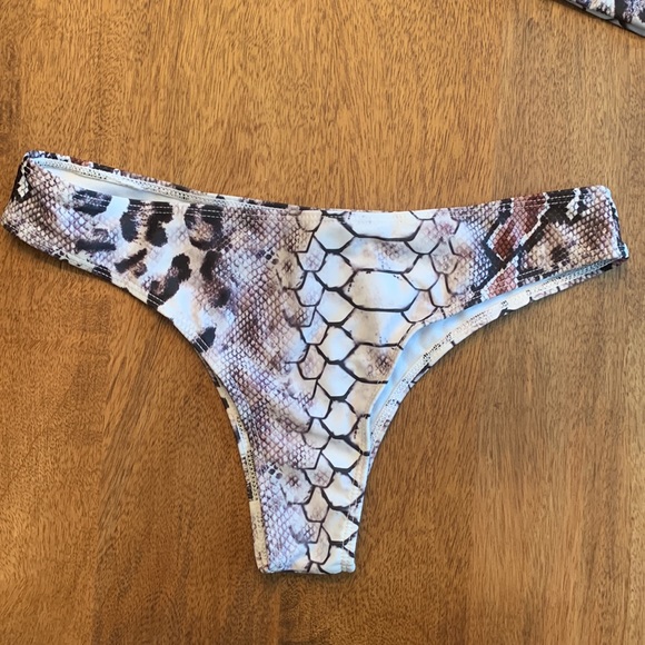 Snakeskin print bikini - Picture 3 of 4